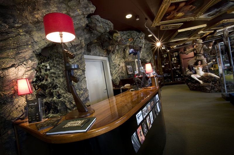 Weta Cave, leave your money here - 800x533, 129kB