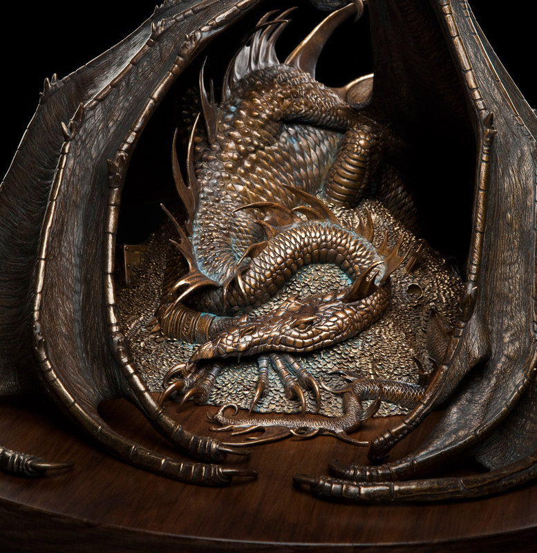 Smaug the Golden - faux bronze - 777x800, 200kB