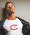 Viggo Mortensen a Canadiens Fan - (450x519, 35kB)